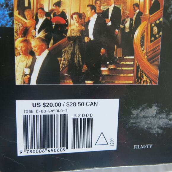 TITANIC by James Cameron Book 1997 Paperback 178 Pages Photographs Historical - Picture 4 of 9